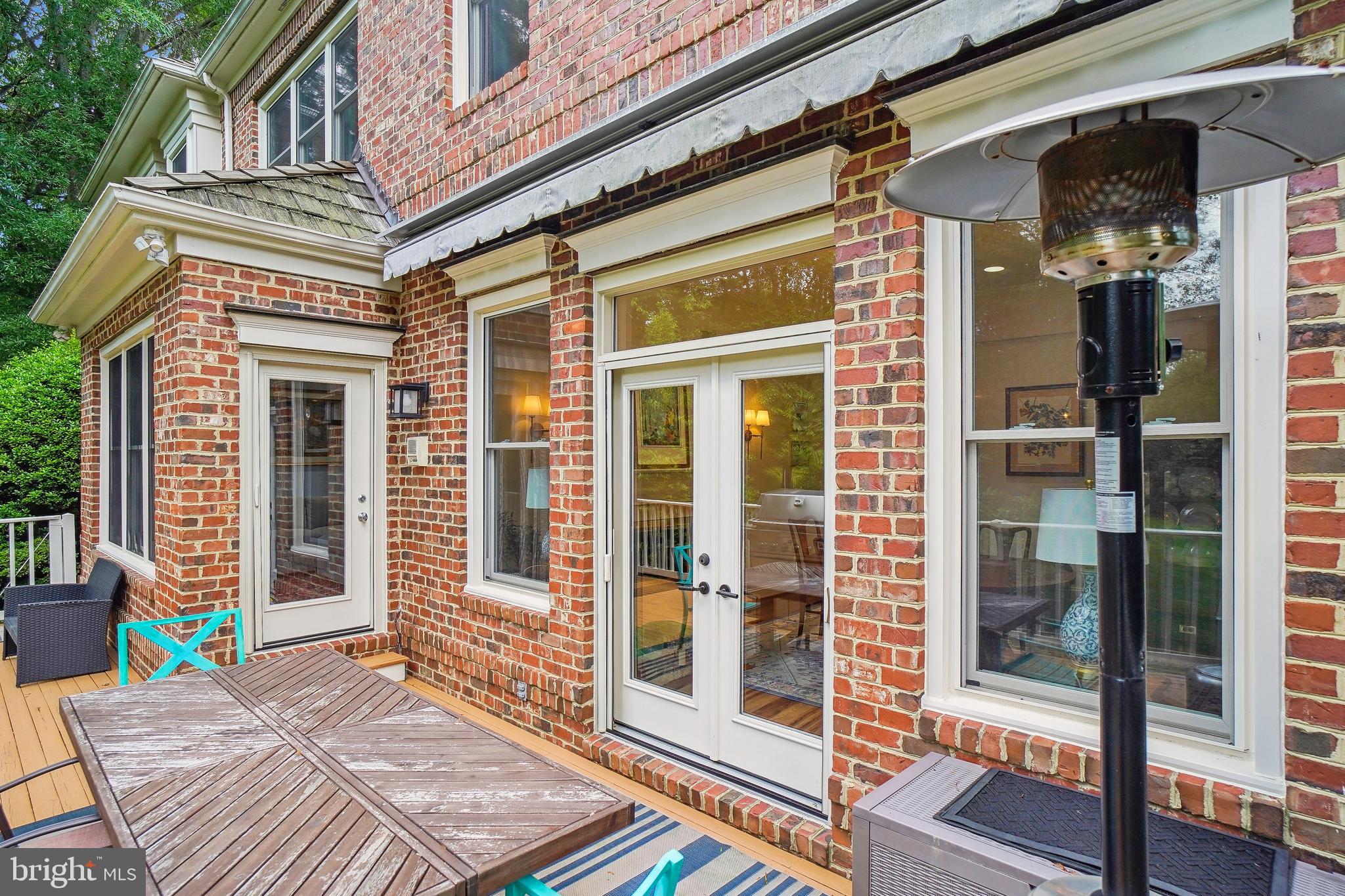 4 Town Gate Ct