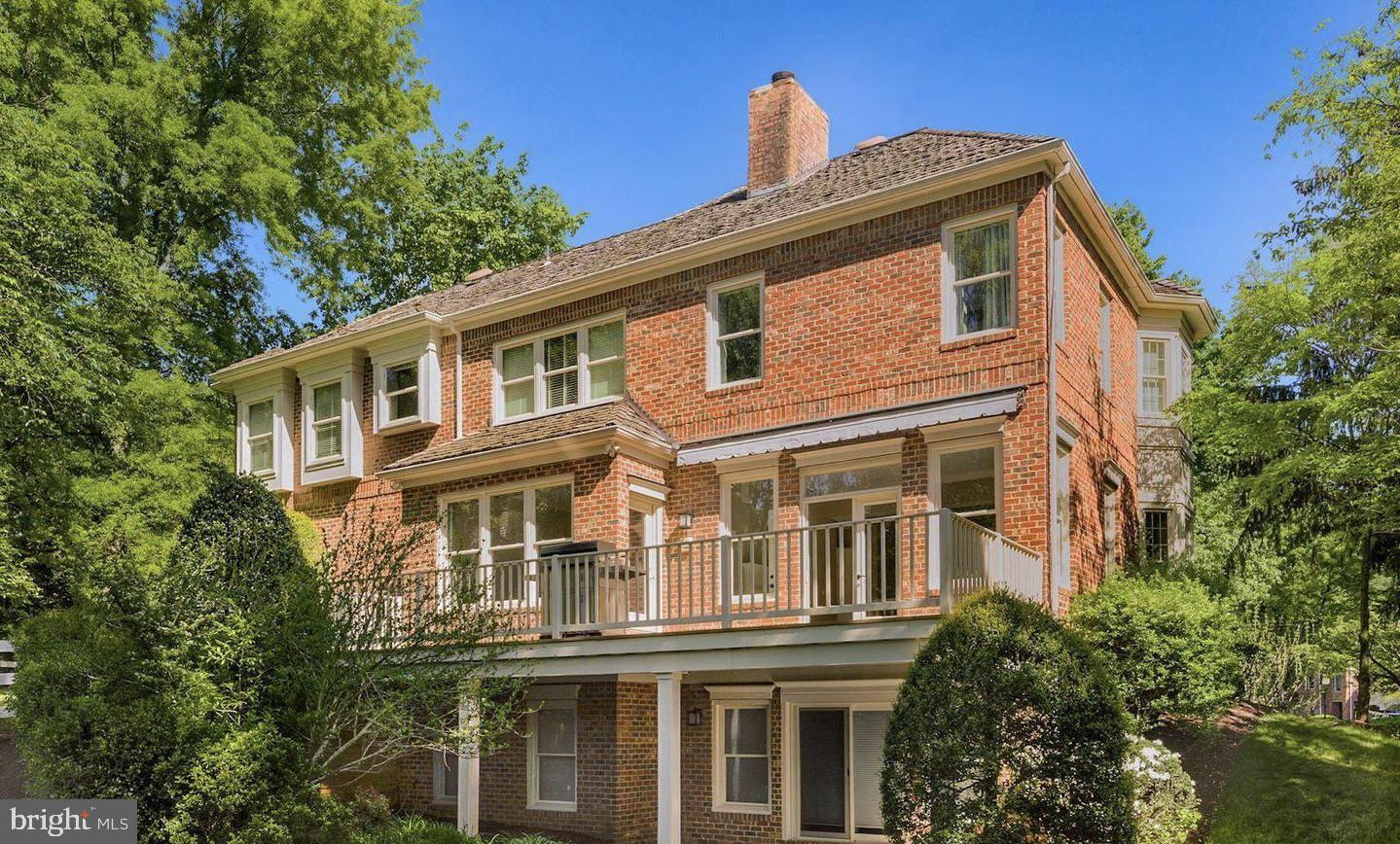 4 Town Gate Ct