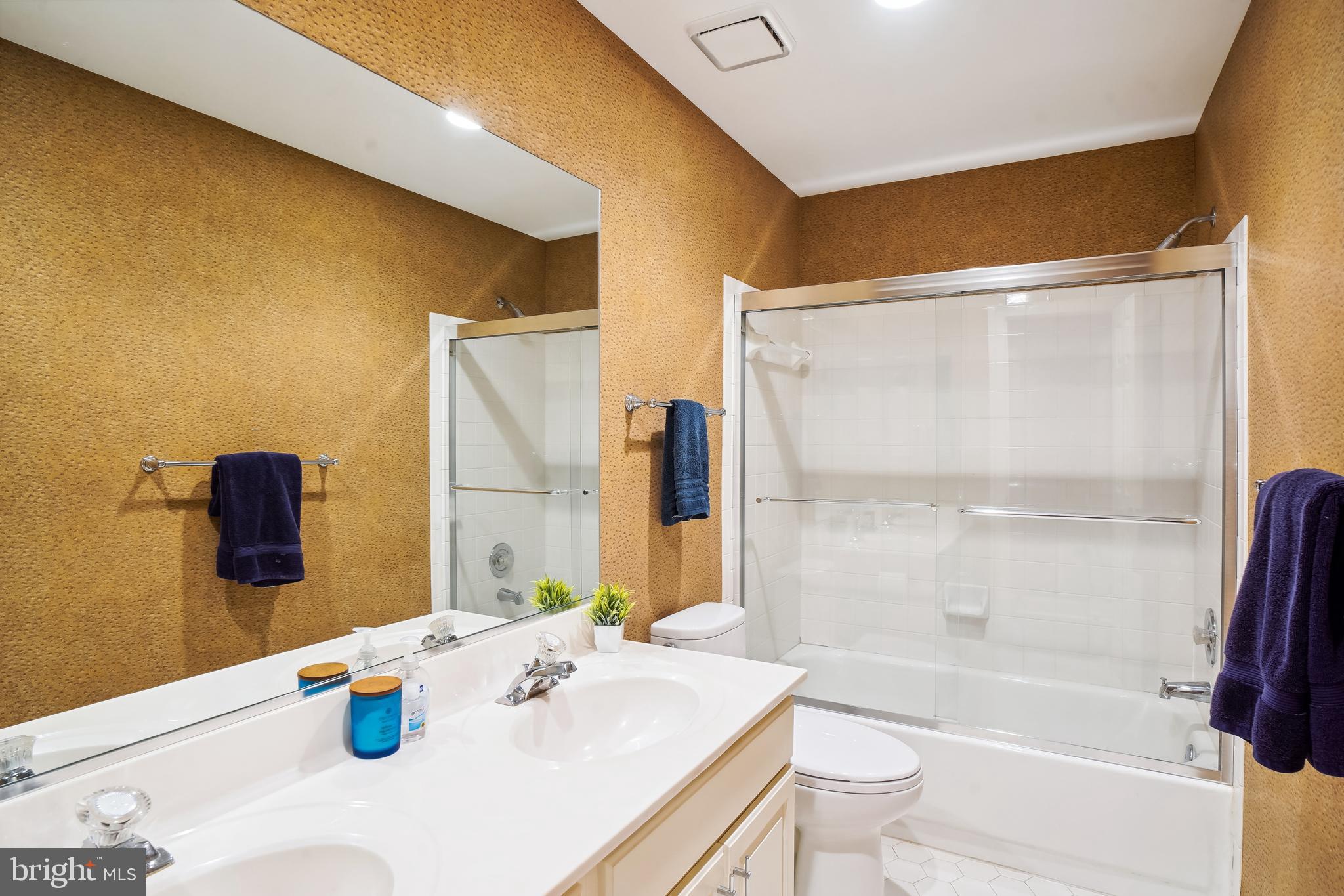 4 Town Gate Ct