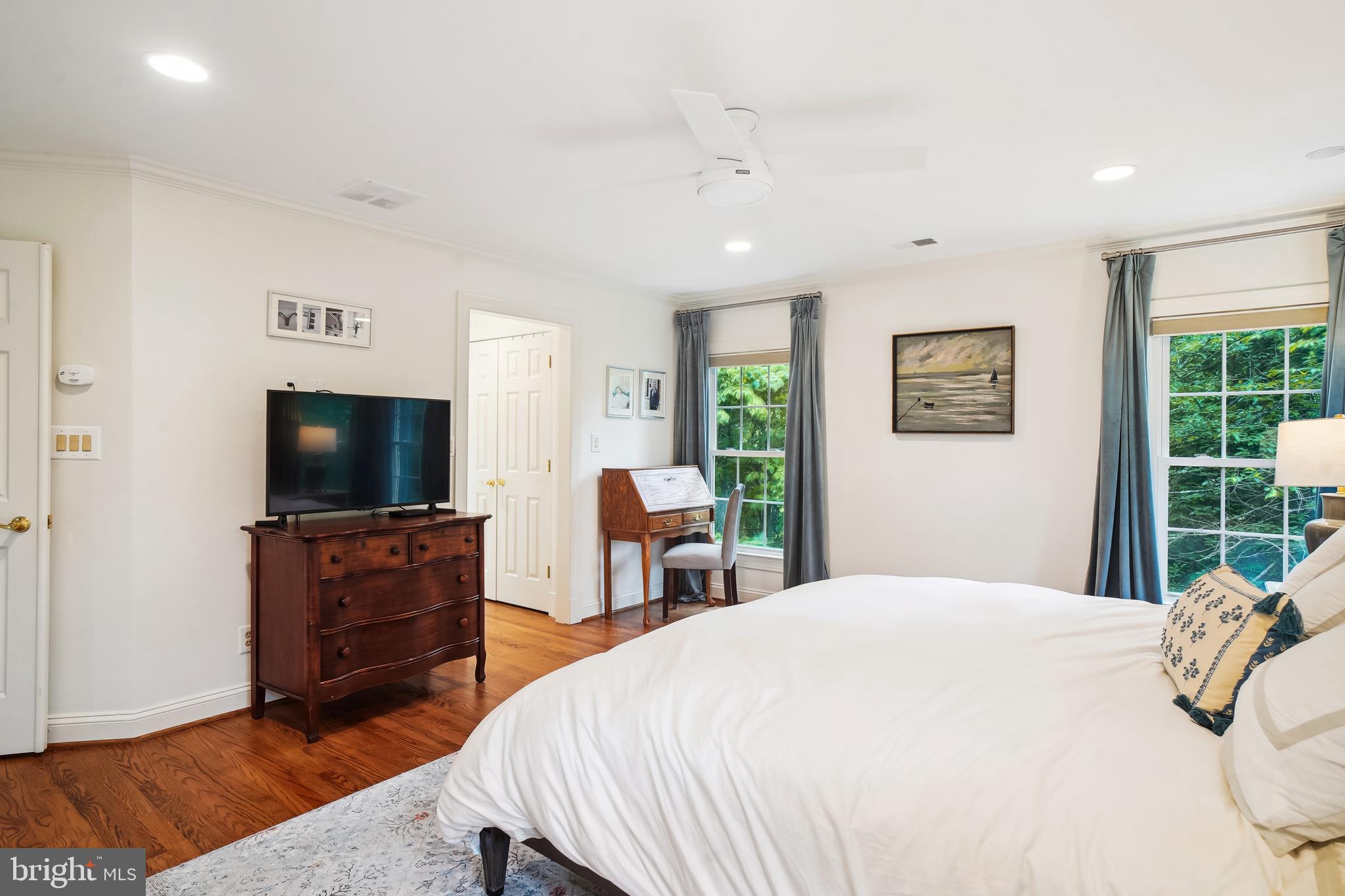 4 Town Gate Ct