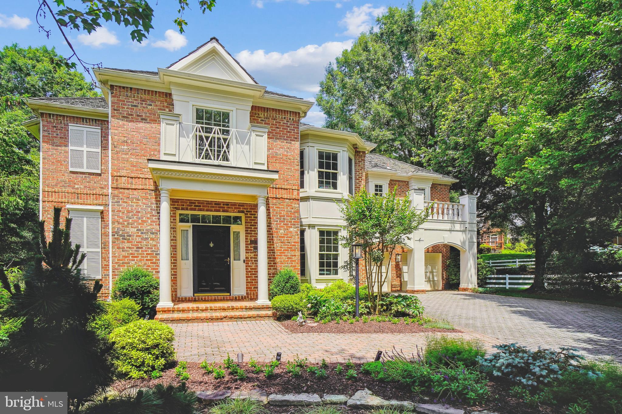 4 Town Gate Ct