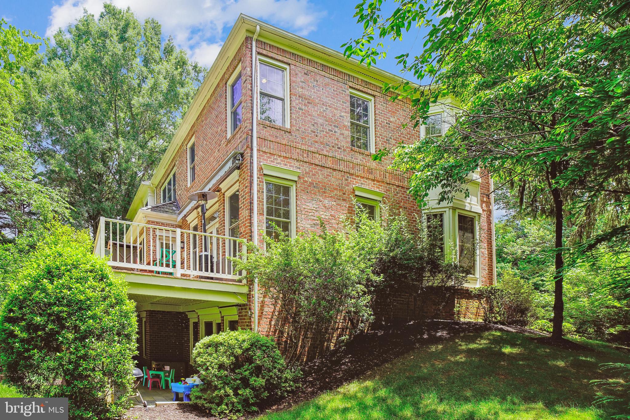 4 Town Gate Ct