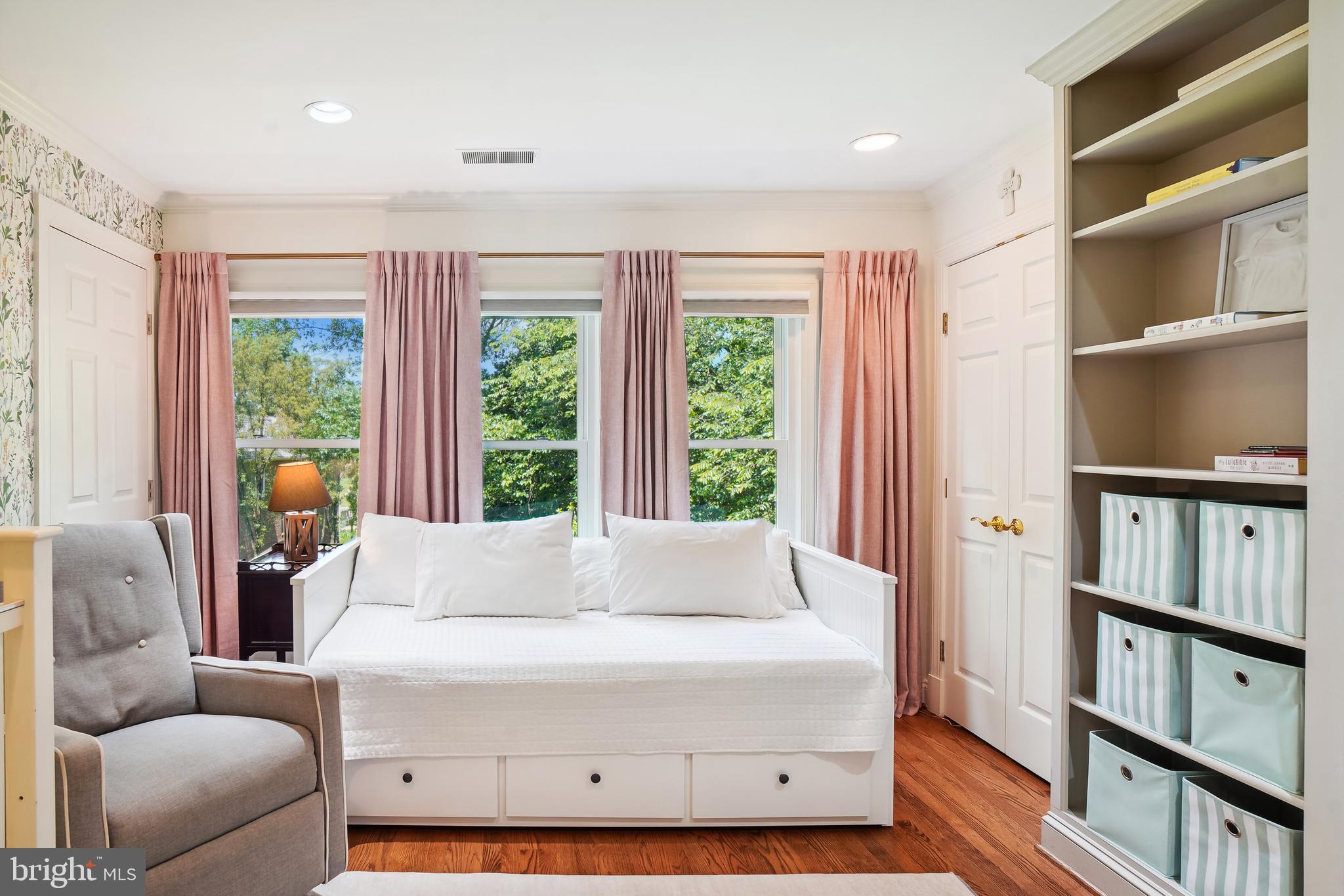 4 Town Gate Ct