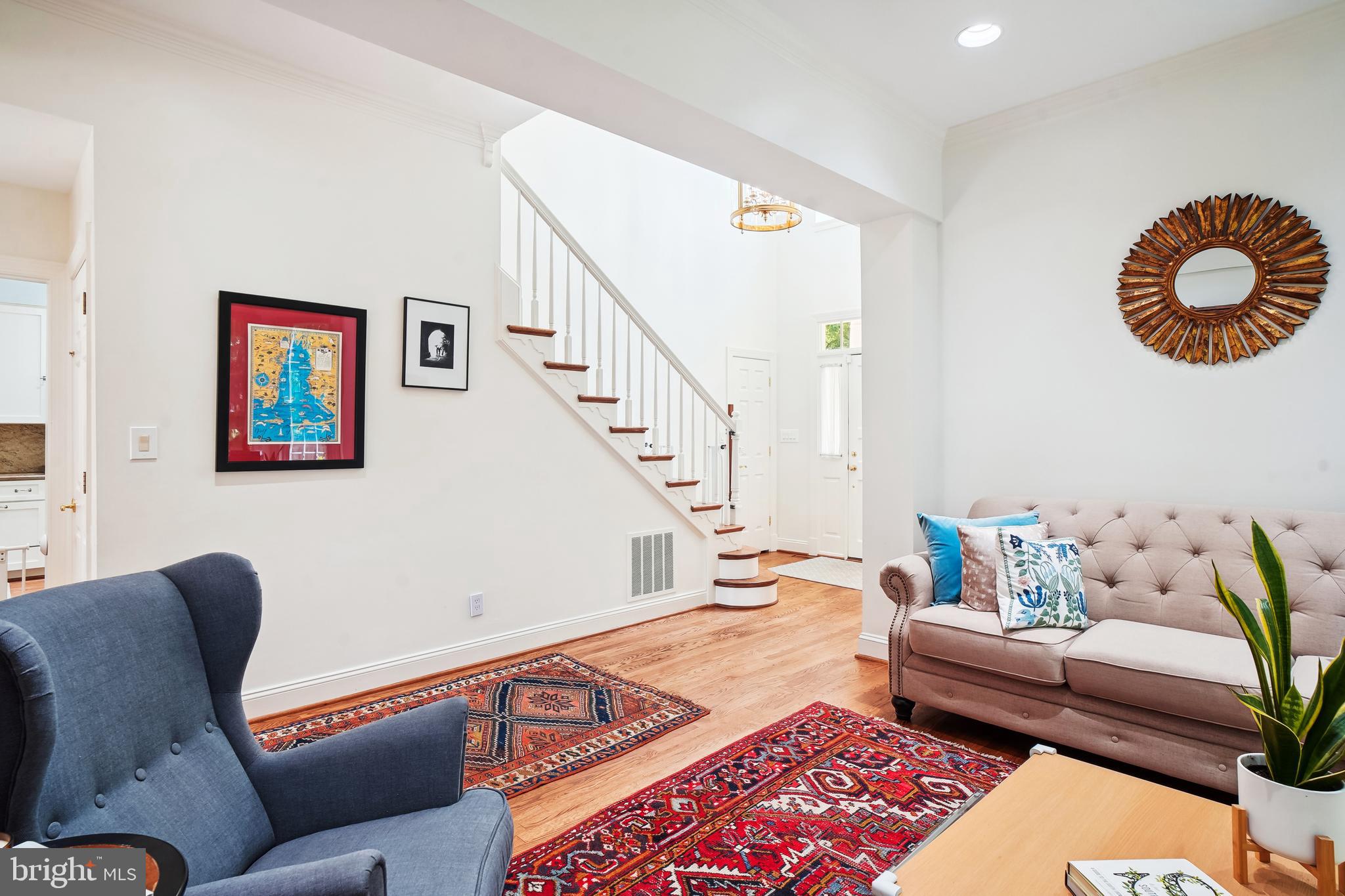 4 Town Gate Ct