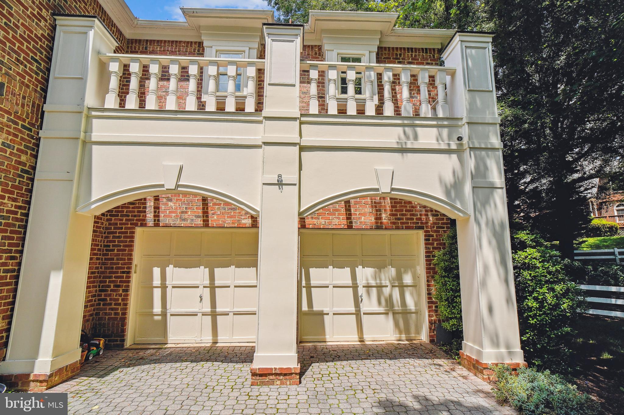 4 Town Gate Ct