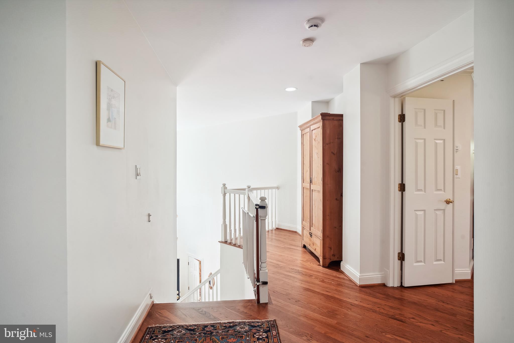 4 Town Gate Ct