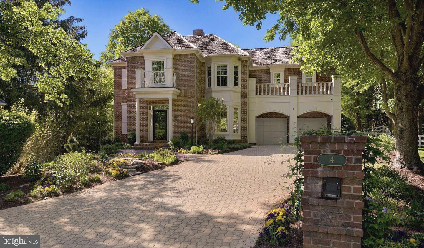 4 Town Gate Ct