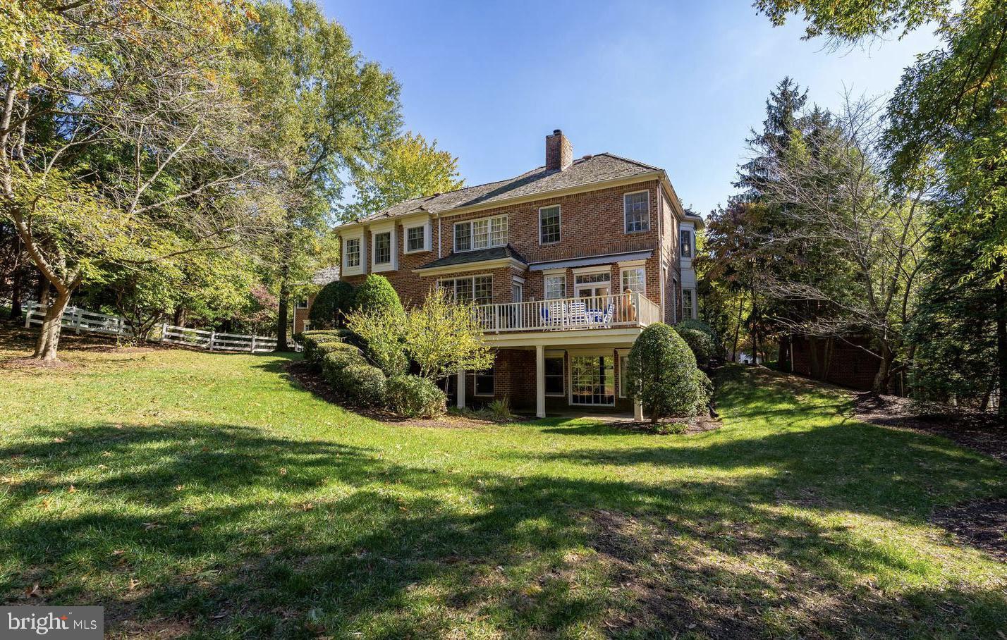 4 Town Gate Ct