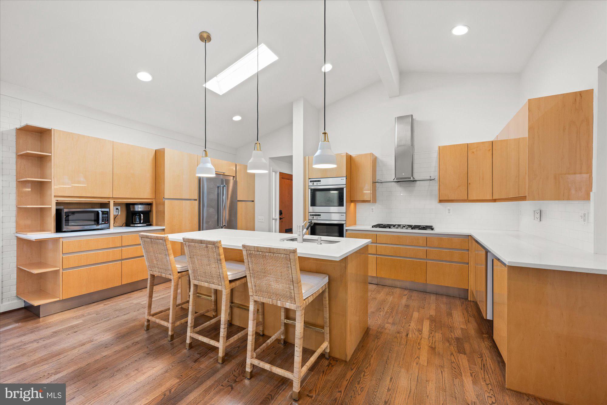 8305 Loring Dr