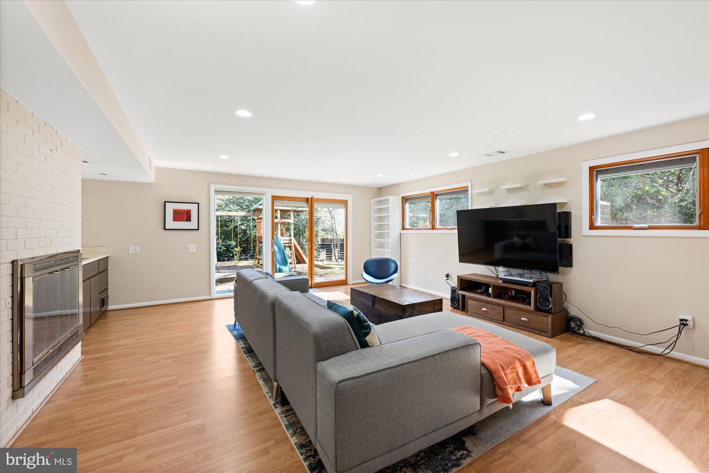 8305 Loring Dr