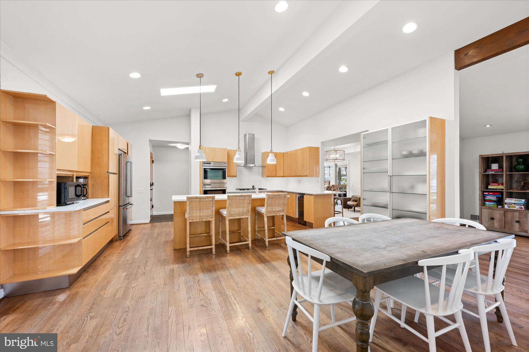 8305 Loring Dr