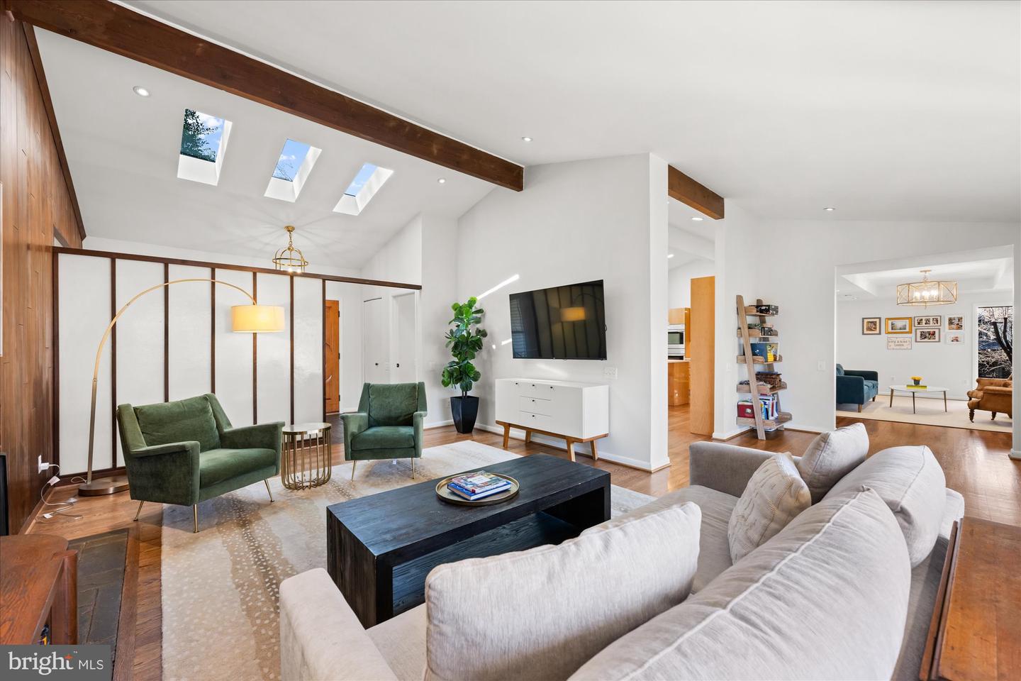 8305 Loring Dr