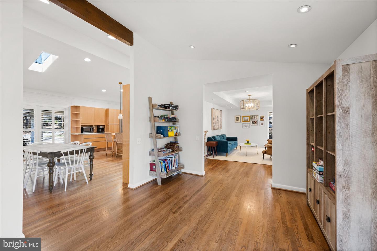 8305 Loring Dr