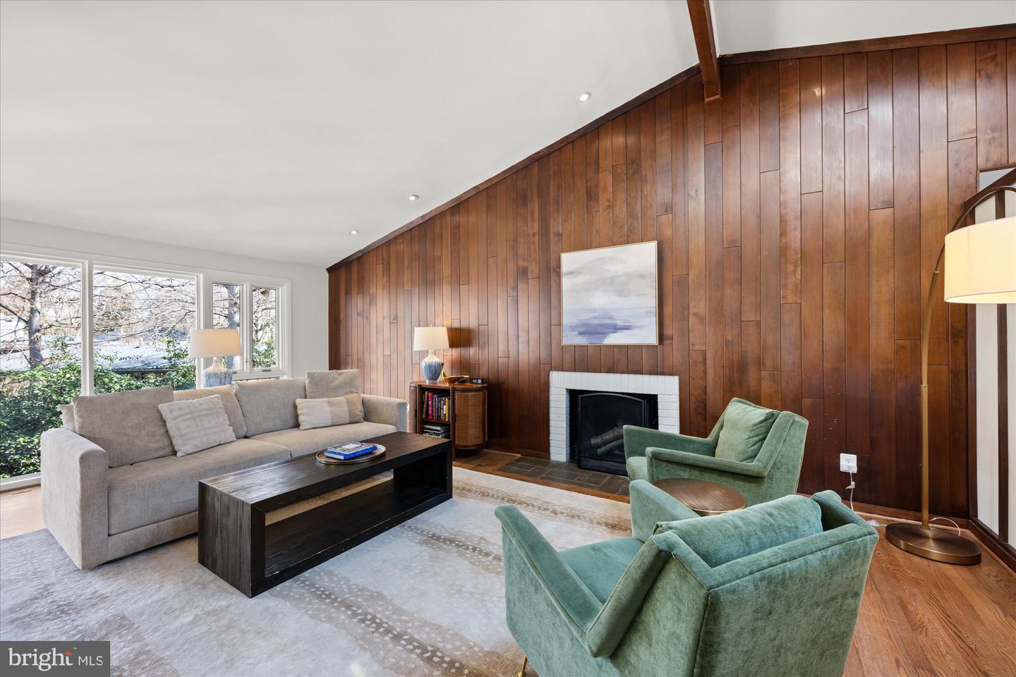 8305 Loring Dr