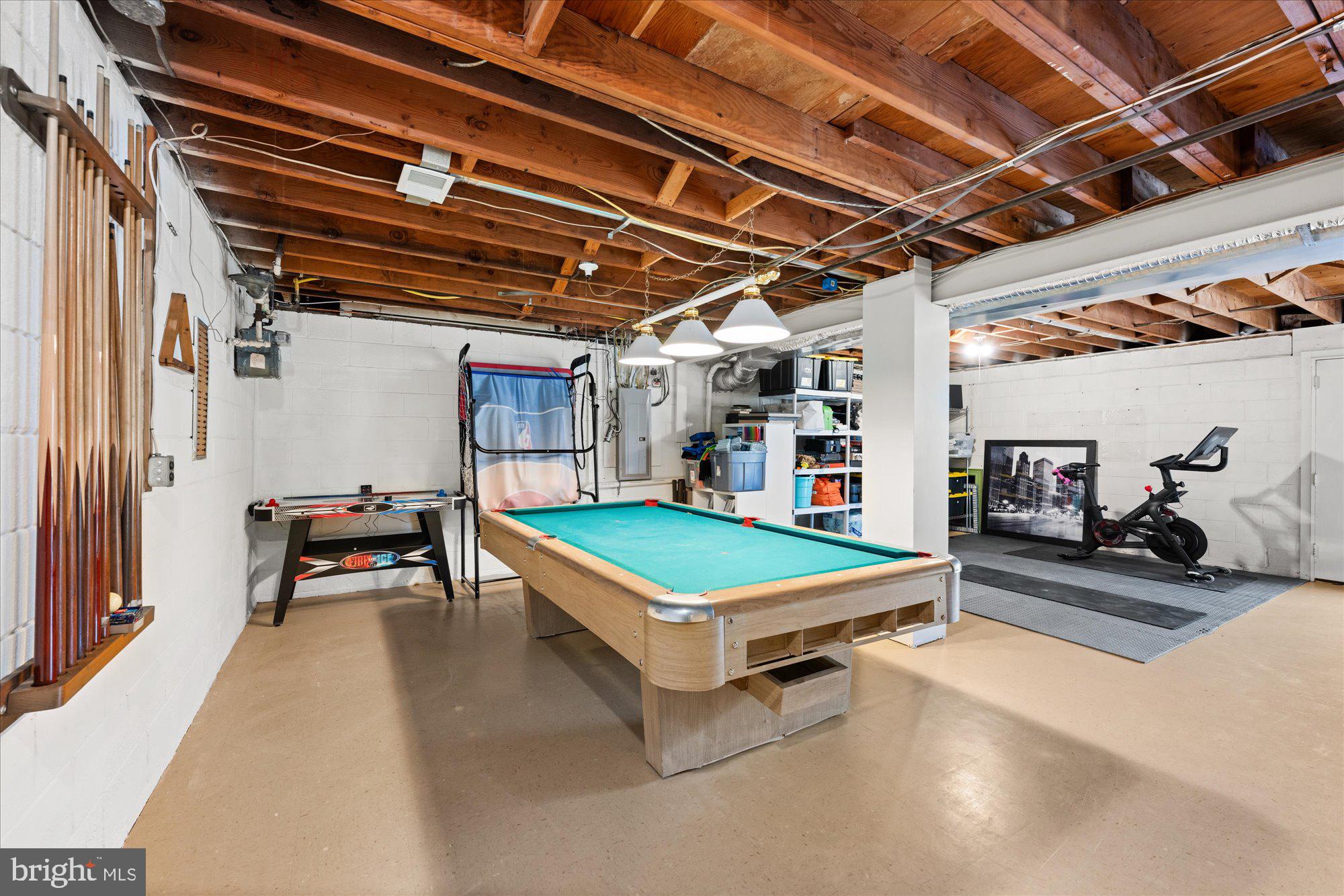 8305 Loring Dr