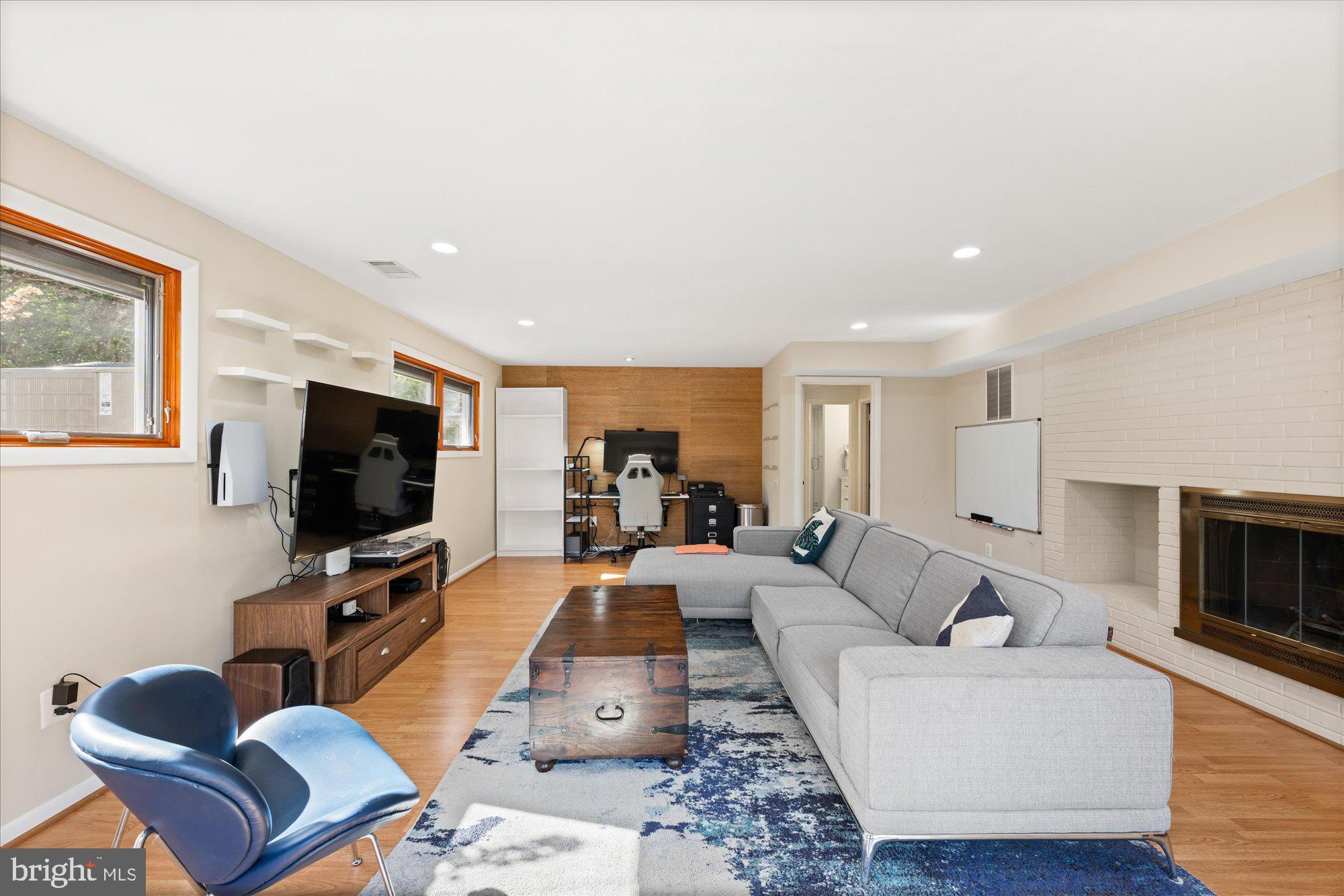8305 Loring Dr