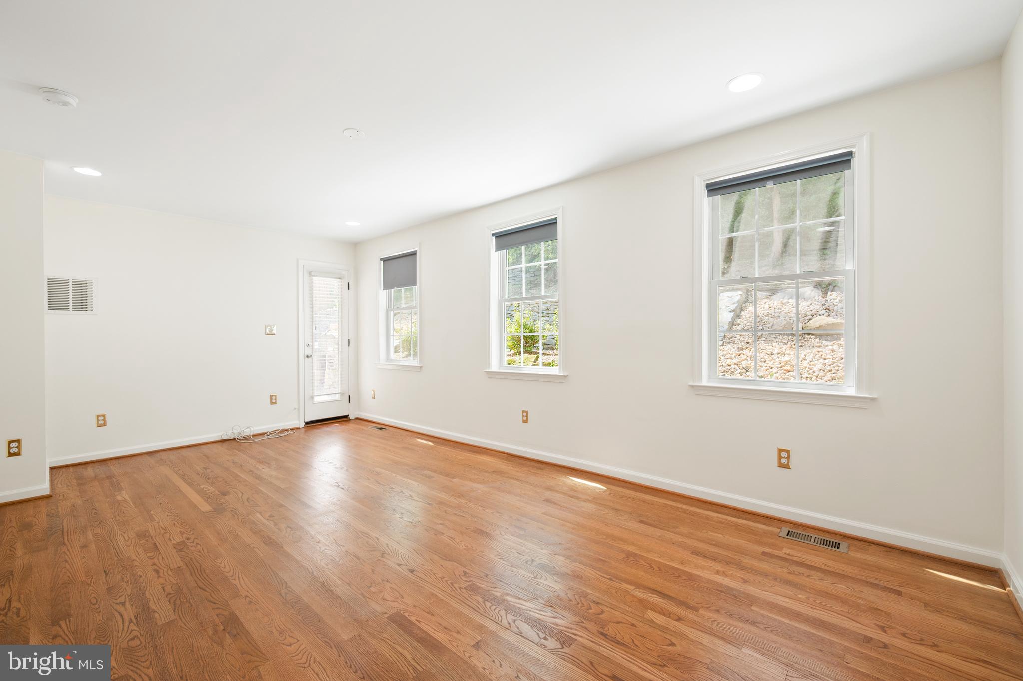 5520 WESTBARD AVENUE