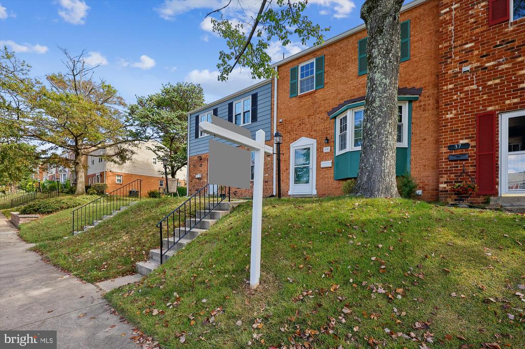 39 ORCHARD DRIVE