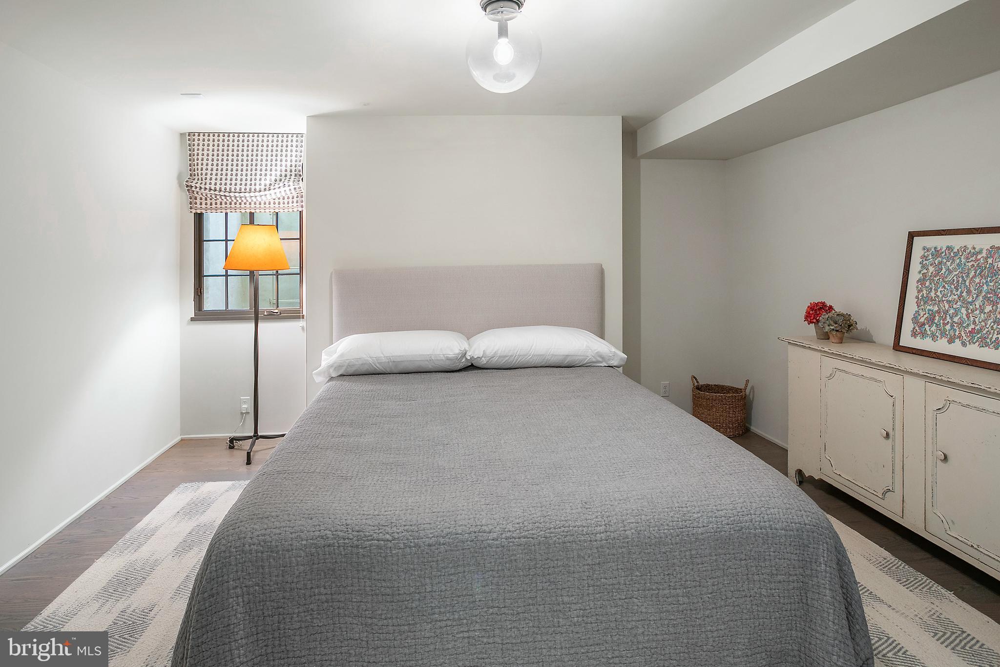 5205 WOODLAWN AVENUE