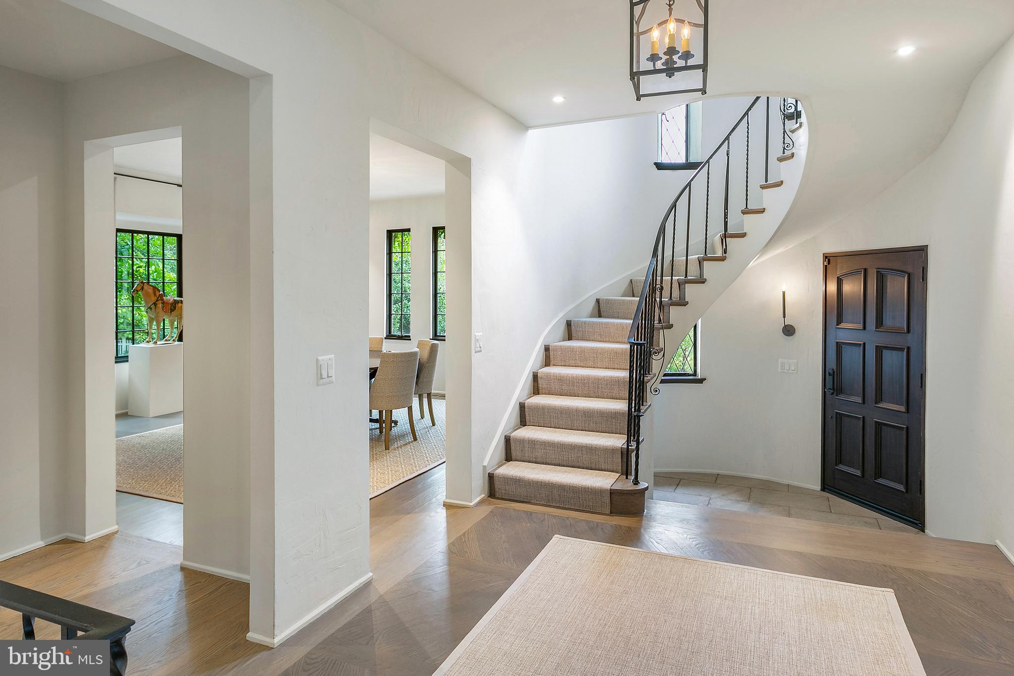 5205 WOODLAWN AVENUE