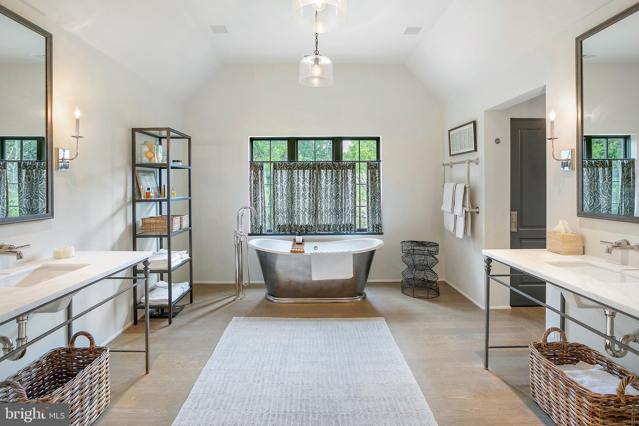 5205 WOODLAWN AVENUE