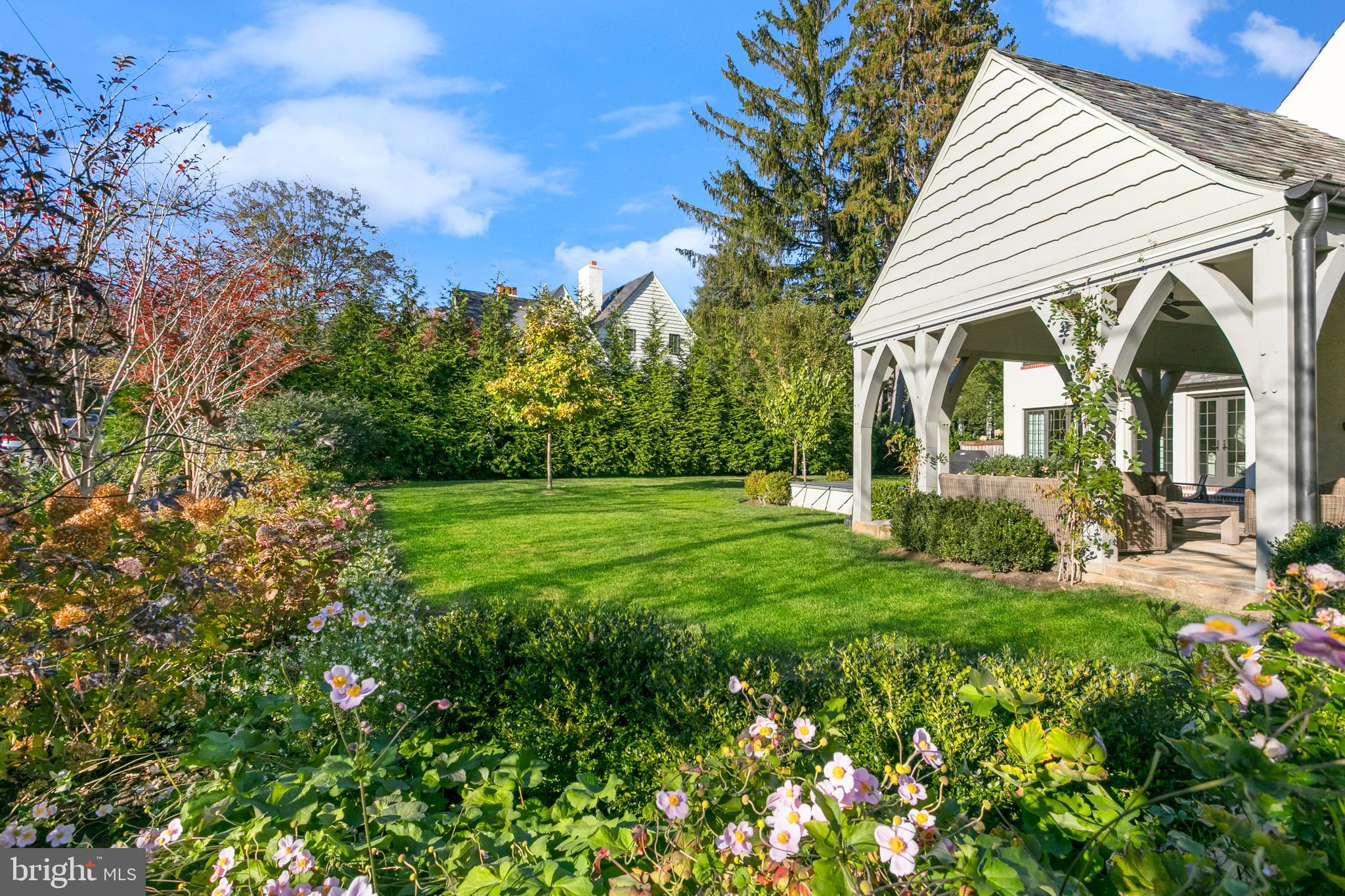 5205 WOODLAWN AVENUE