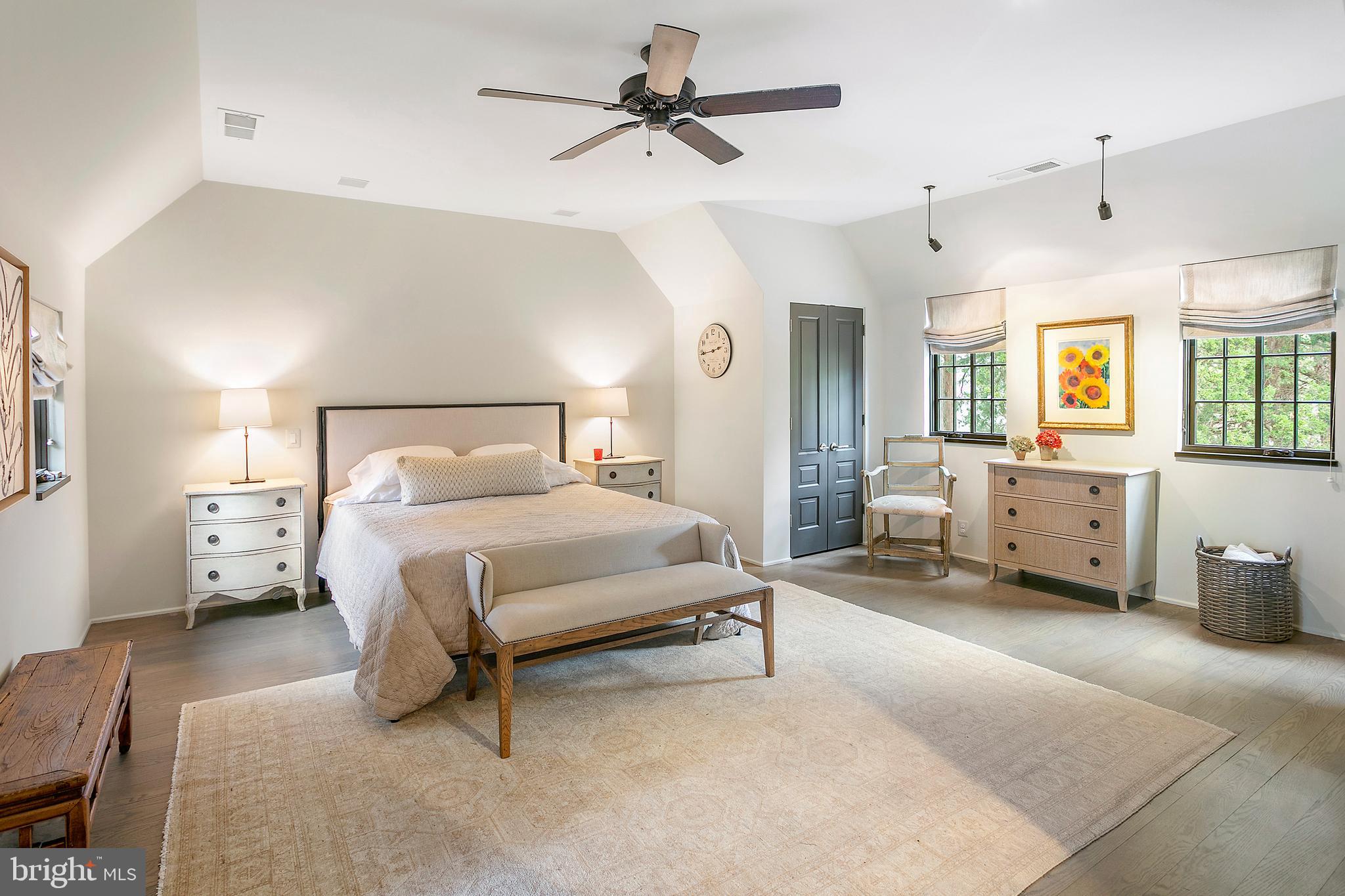 5205 WOODLAWN AVENUE