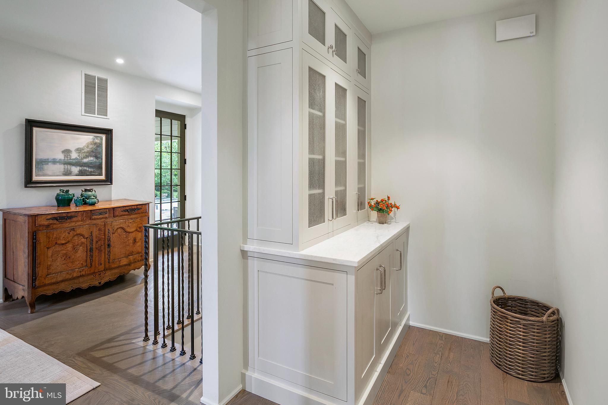 5205 WOODLAWN AVENUE