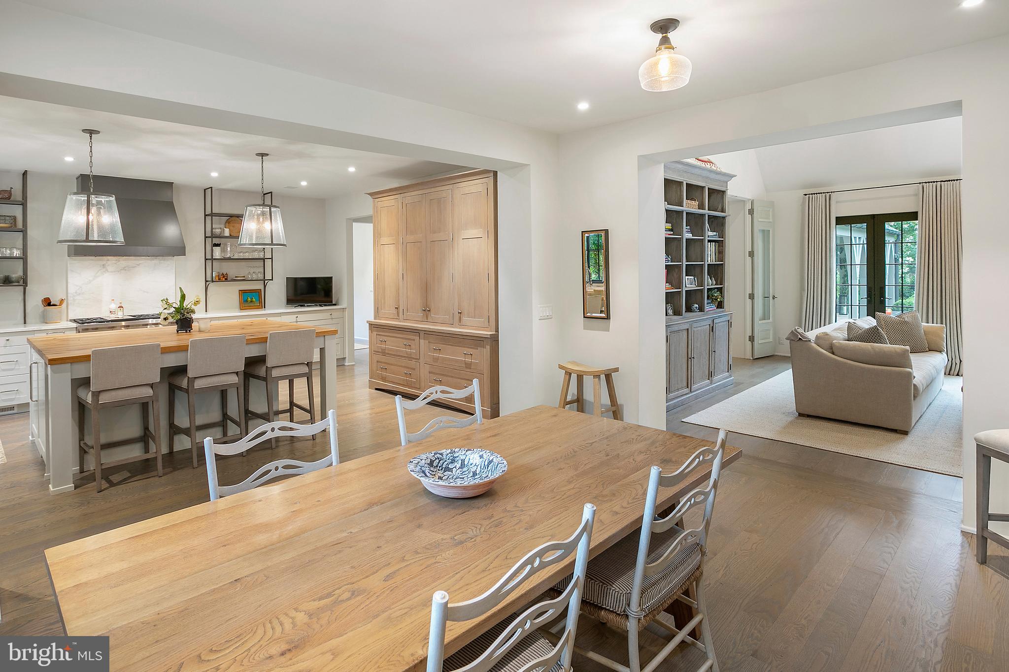 5205 WOODLAWN AVENUE