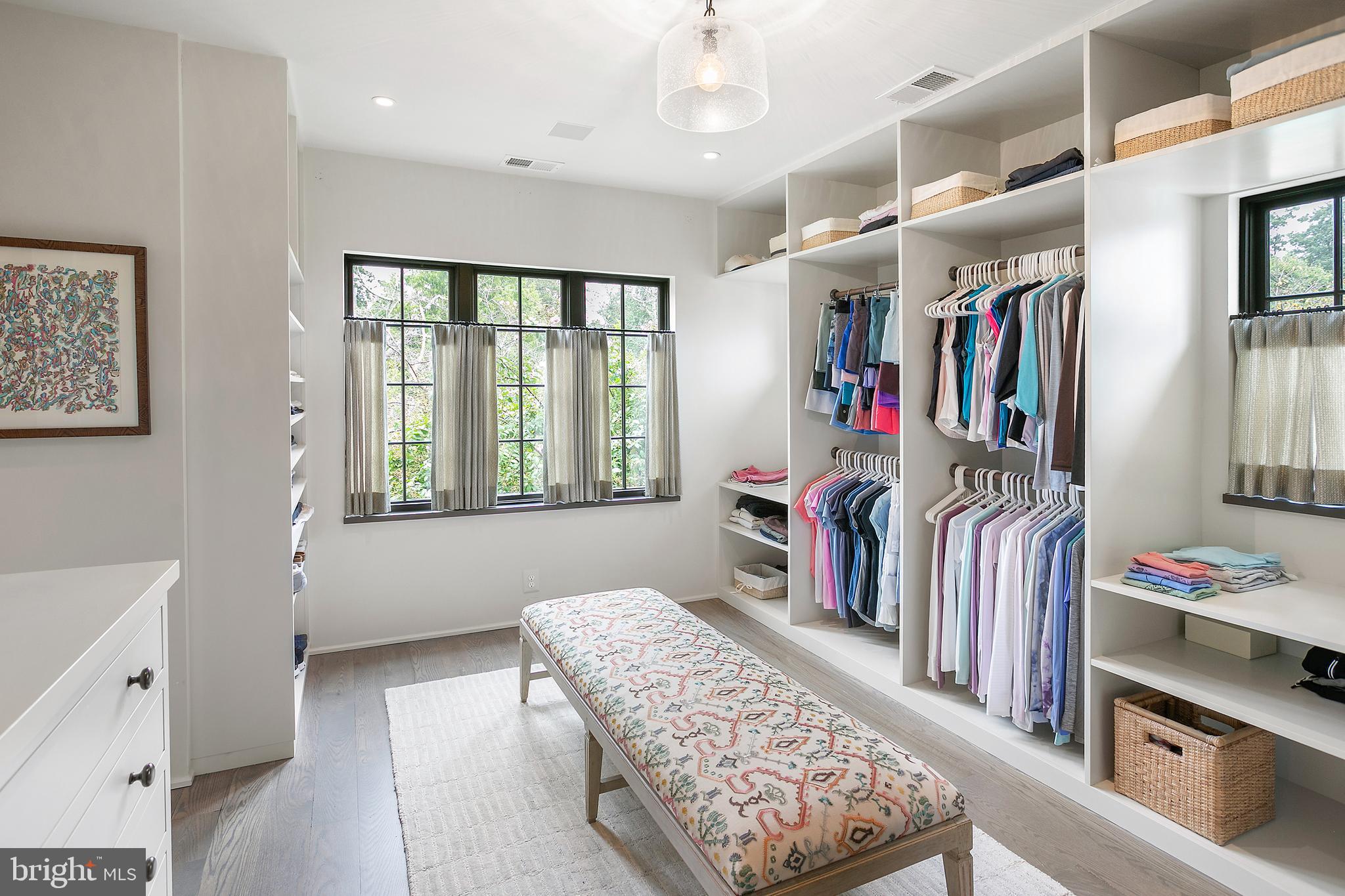 5205 WOODLAWN AVENUE