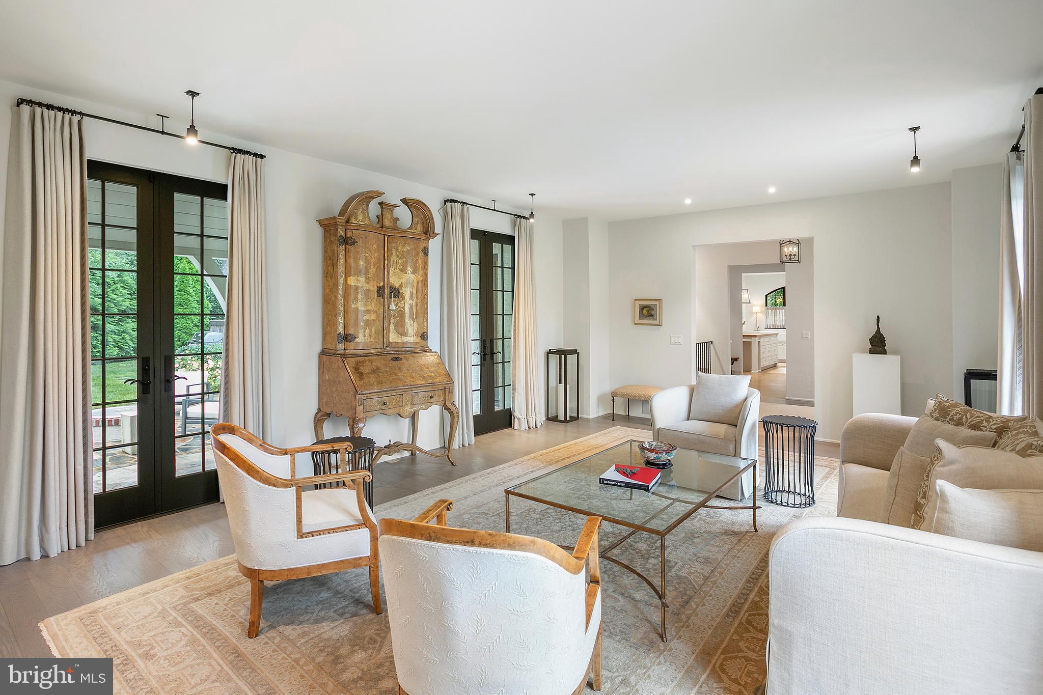 5205 WOODLAWN AVENUE