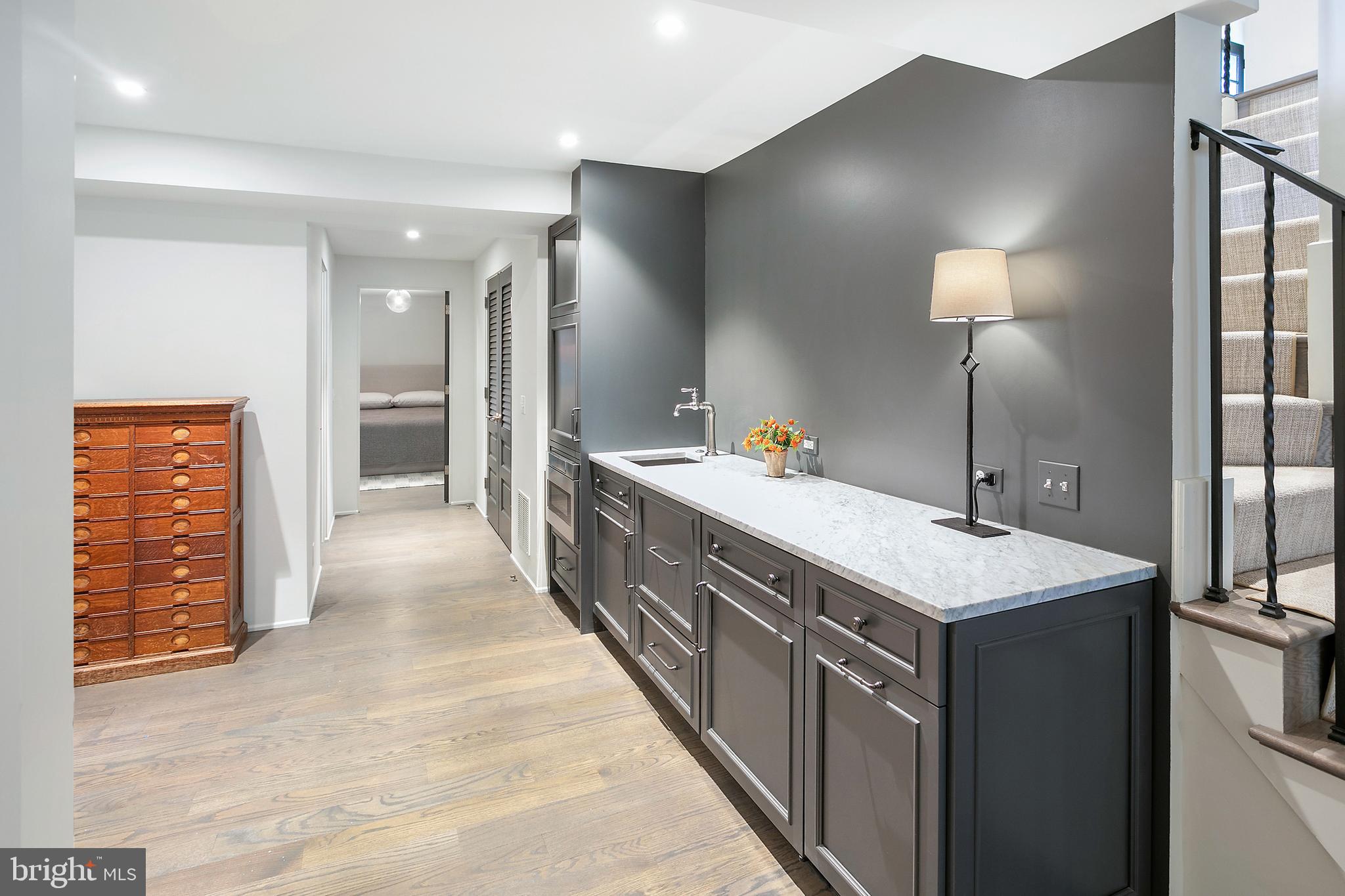 5205 WOODLAWN AVENUE