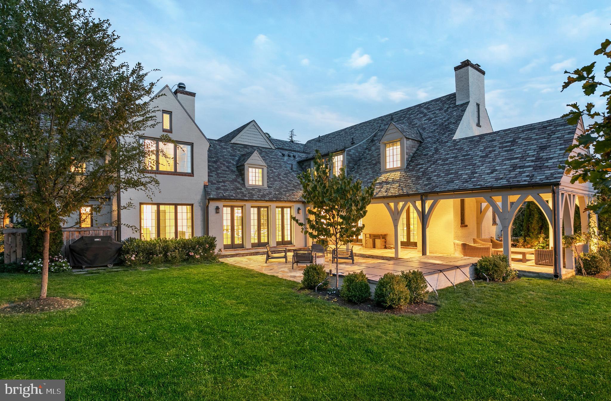 5205 WOODLAWN AVENUE