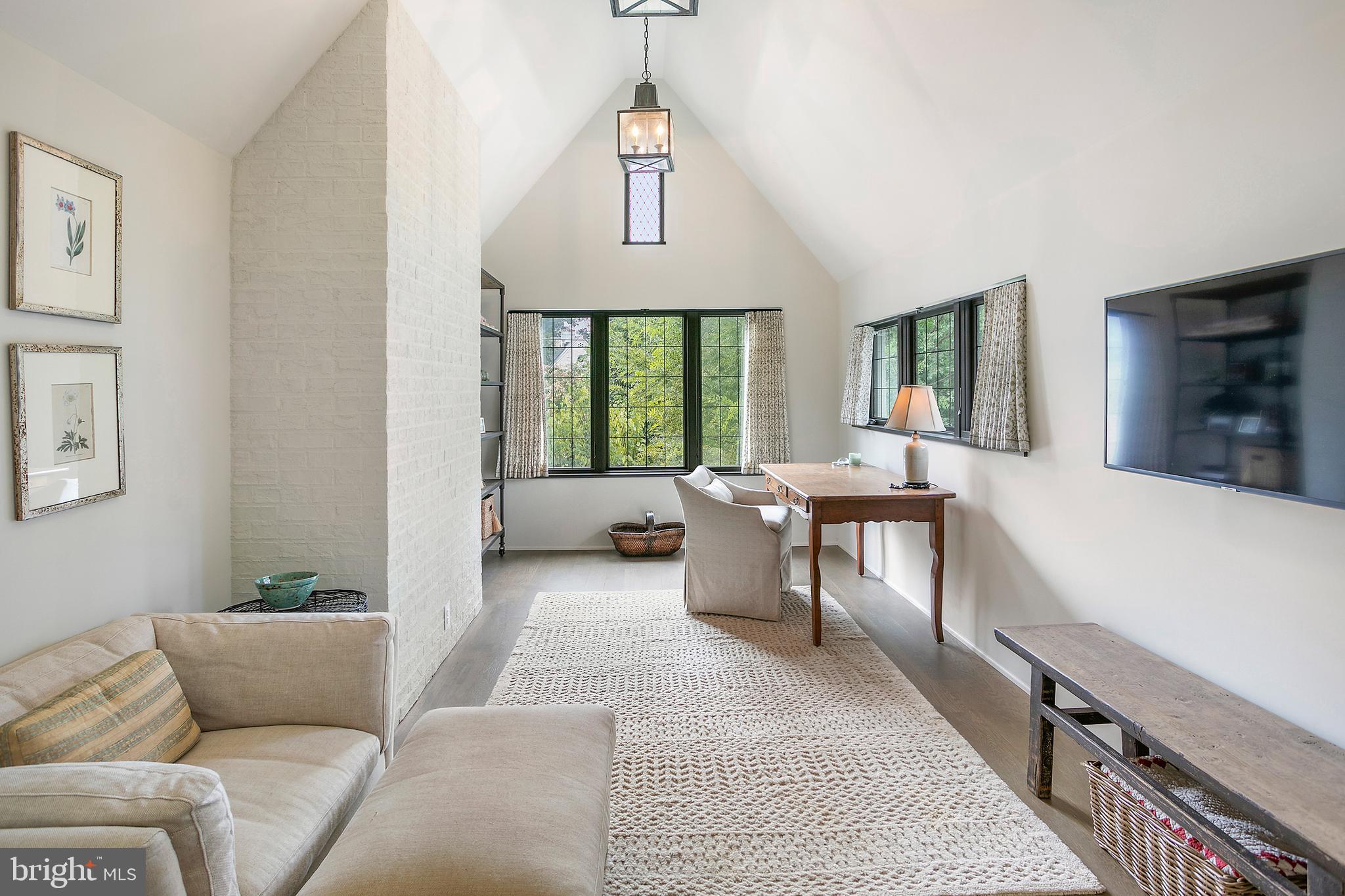 5205 WOODLAWN AVENUE