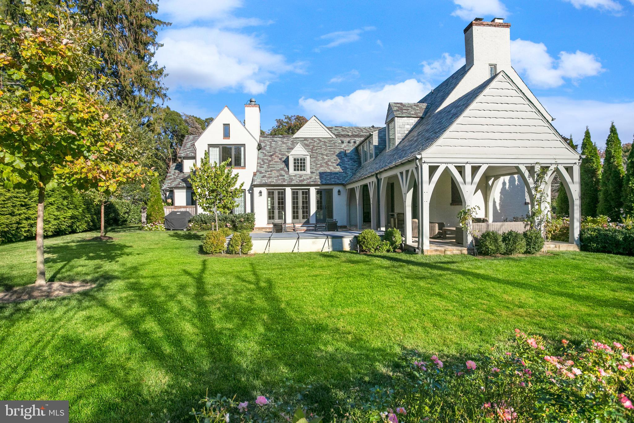 5205 WOODLAWN AVENUE