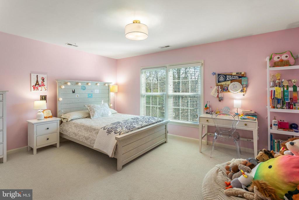 8318 COMANCHE COURT