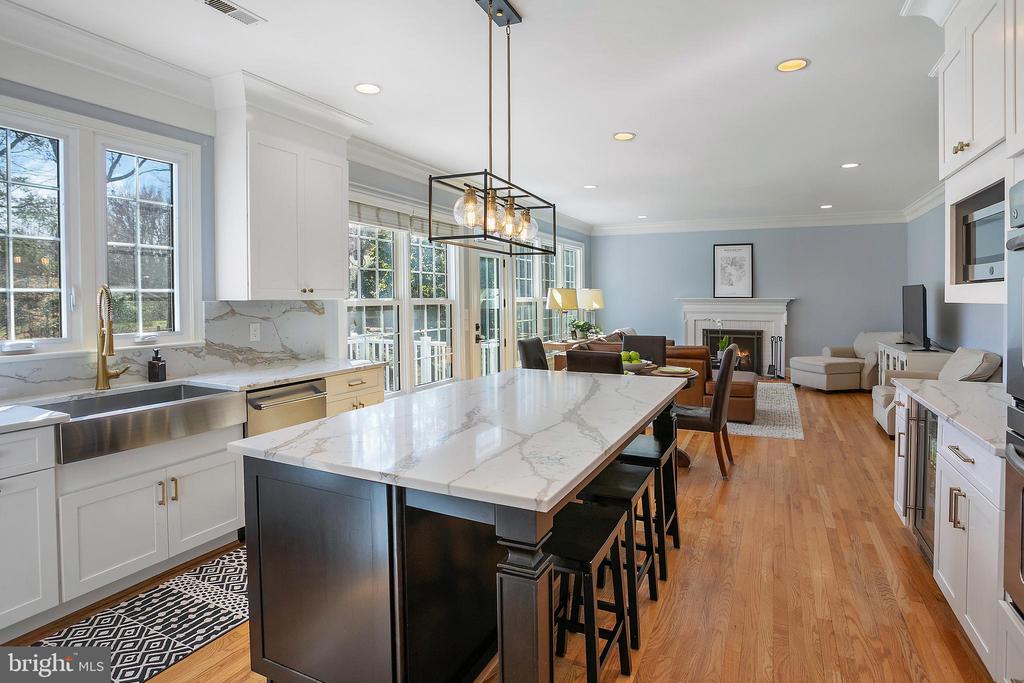 8318 COMANCHE COURT