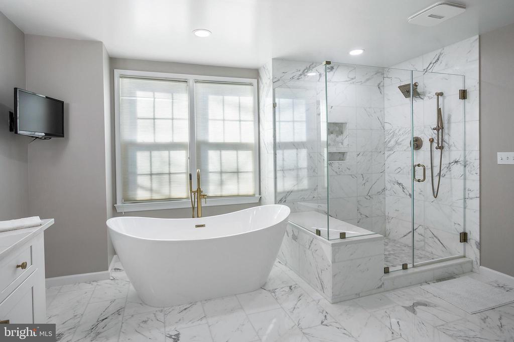 8318 COMANCHE COURT