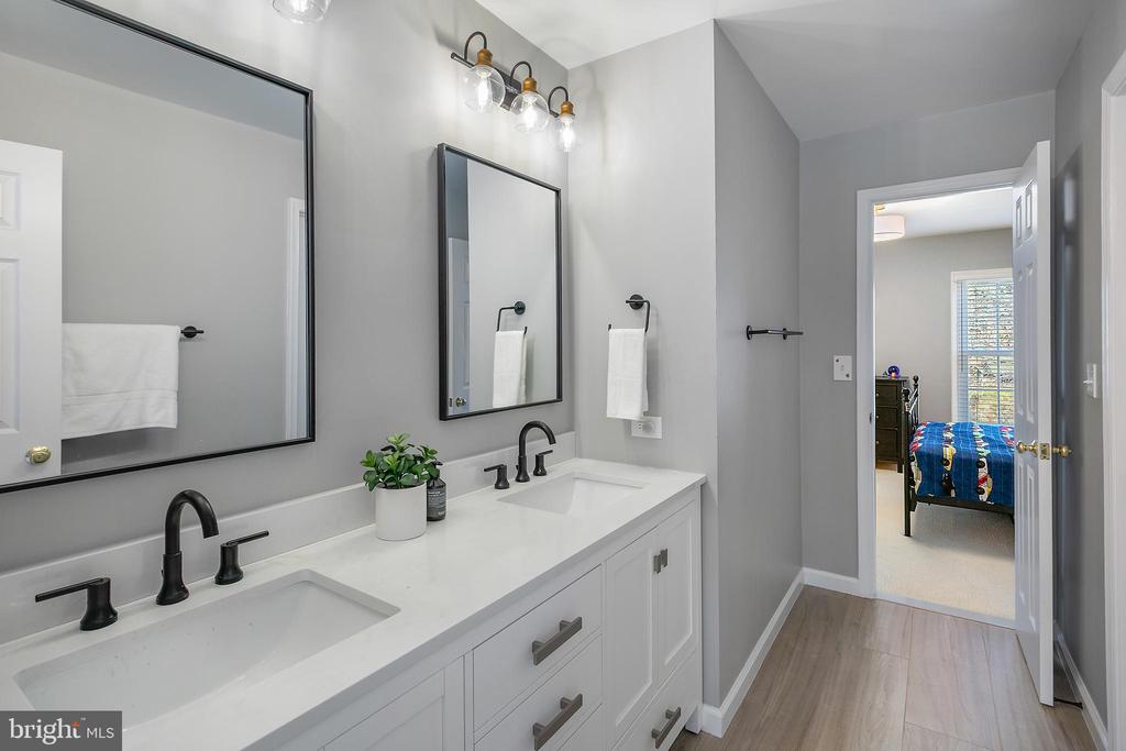 8318 COMANCHE COURT