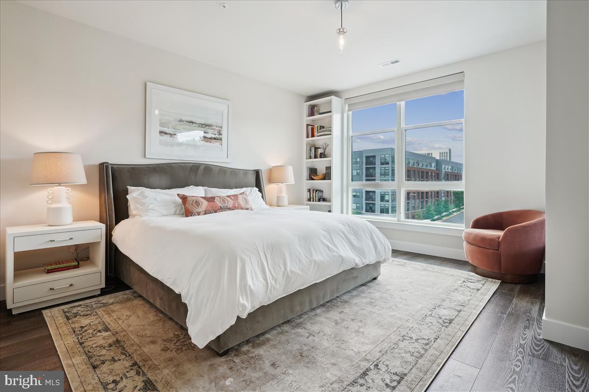 1761 OLD MEADOW ROAD 412