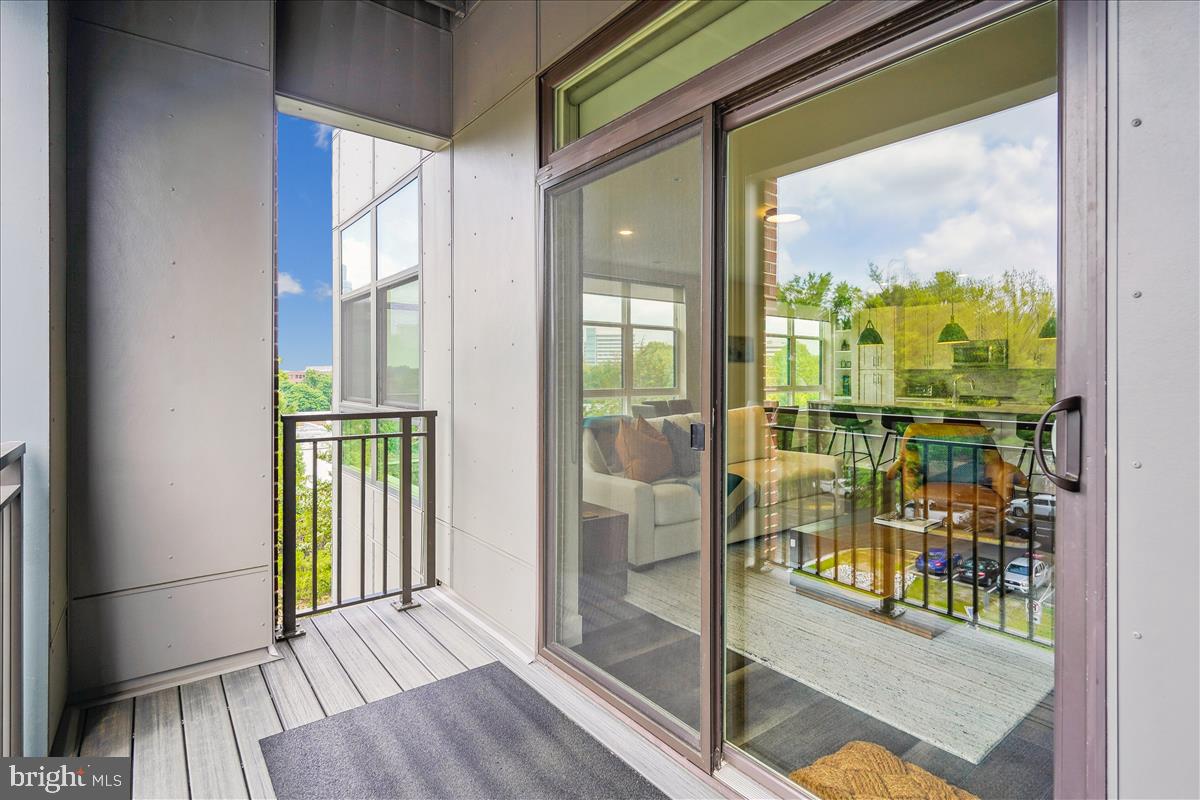 1761 OLD MEADOW ROAD 412