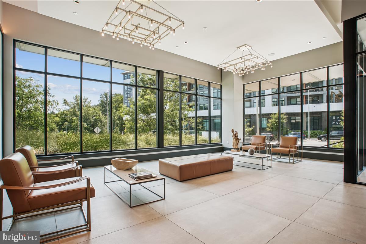 1761 OLD MEADOW ROAD 412