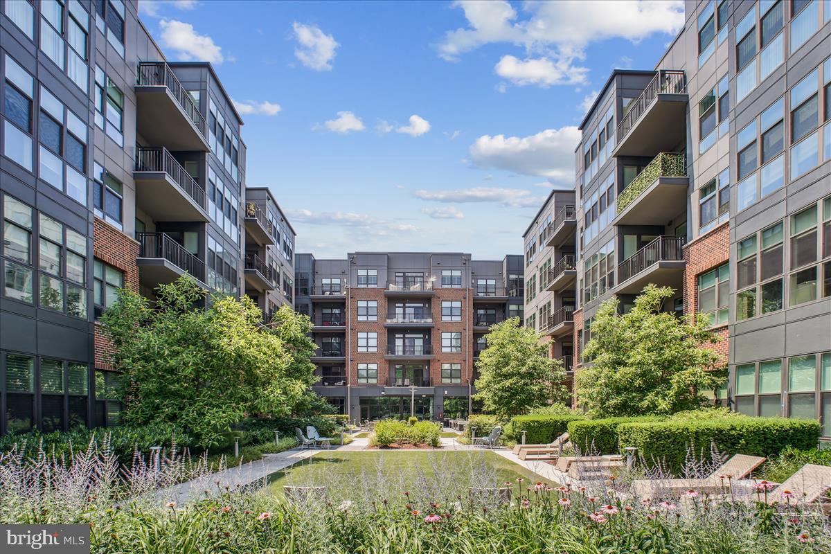 1761 OLD MEADOW ROAD 412