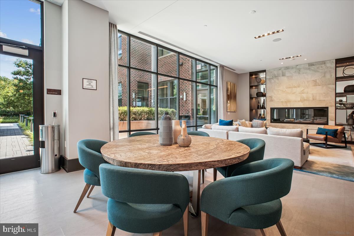 1761 OLD MEADOW ROAD 412