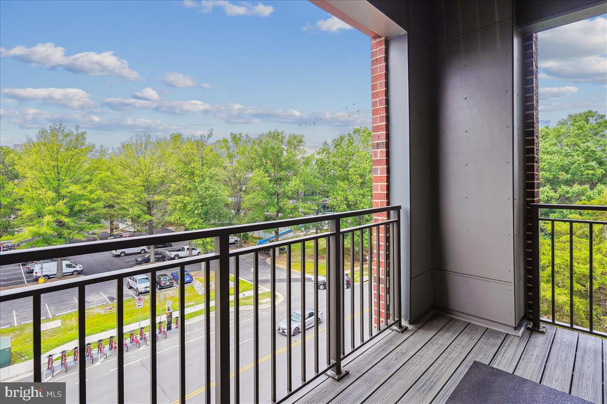 1761 OLD MEADOW ROAD 412