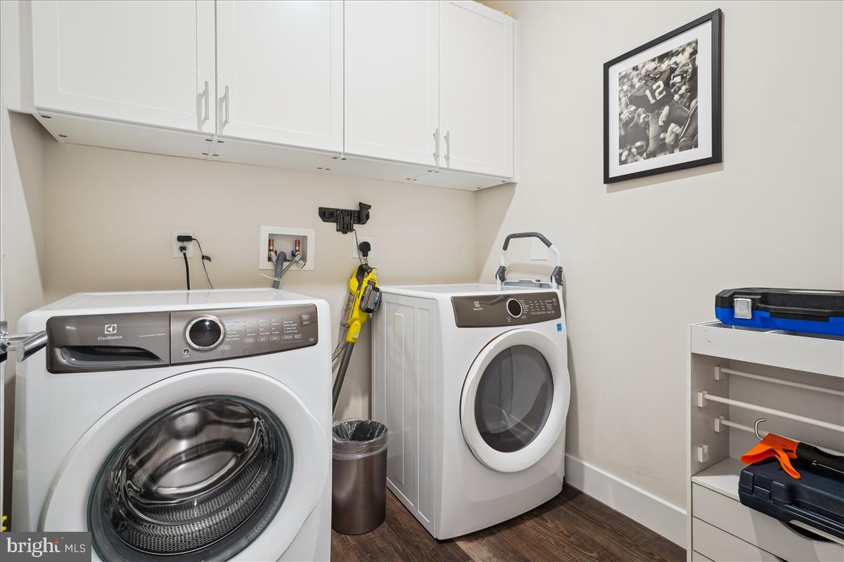 1761 OLD MEADOW ROAD 412