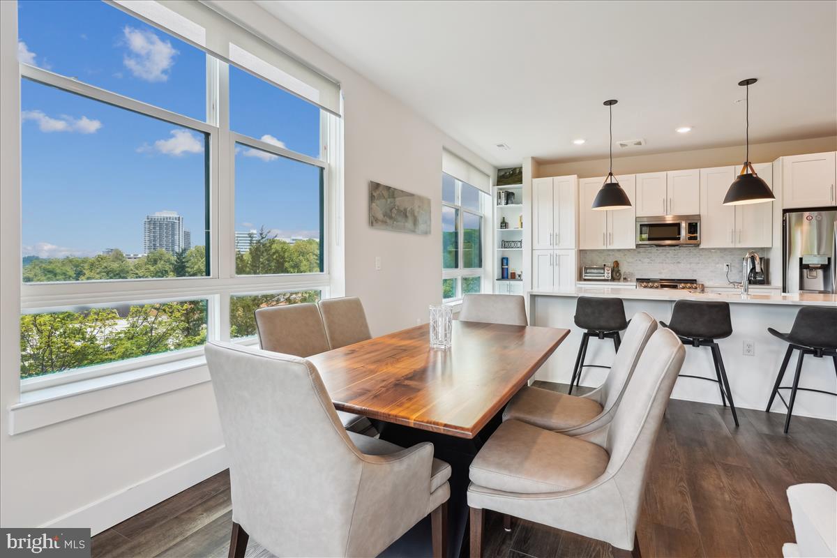 1761 OLD MEADOW ROAD 412