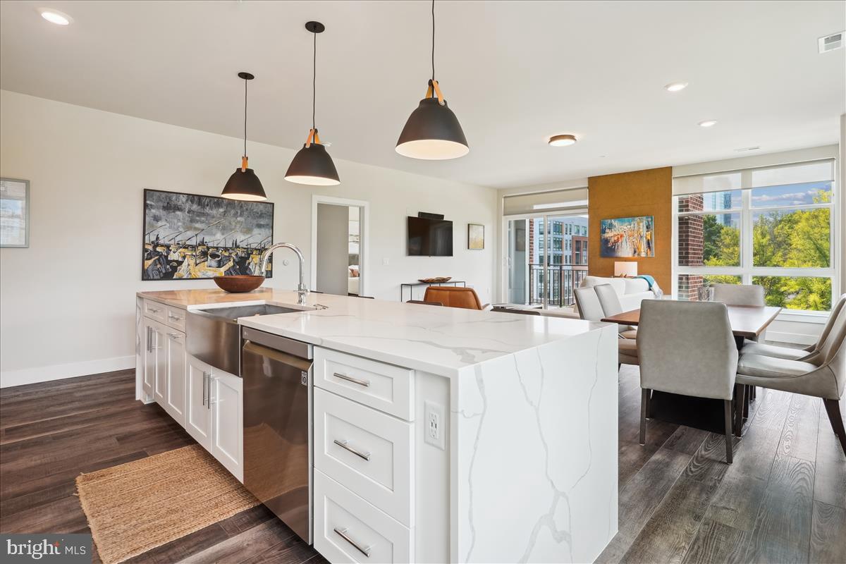 1761 OLD MEADOW ROAD 412