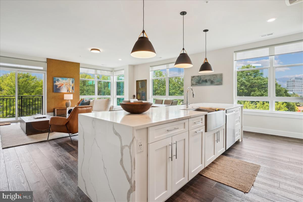 1761 OLD MEADOW ROAD 412