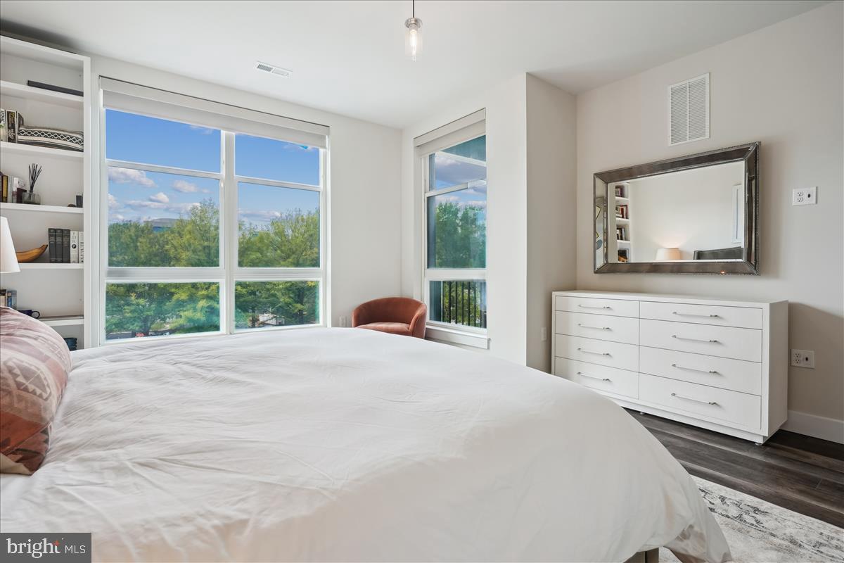 1761 OLD MEADOW ROAD 412